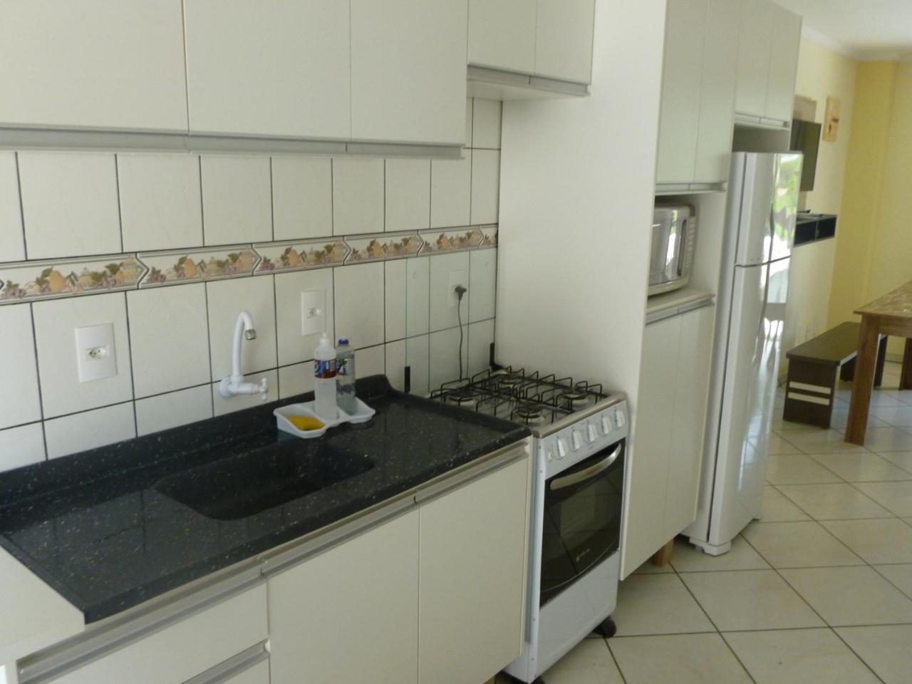 Apartamento 12 - Bombinhas - 200 Metros Da Praia מראה חיצוני תמונה